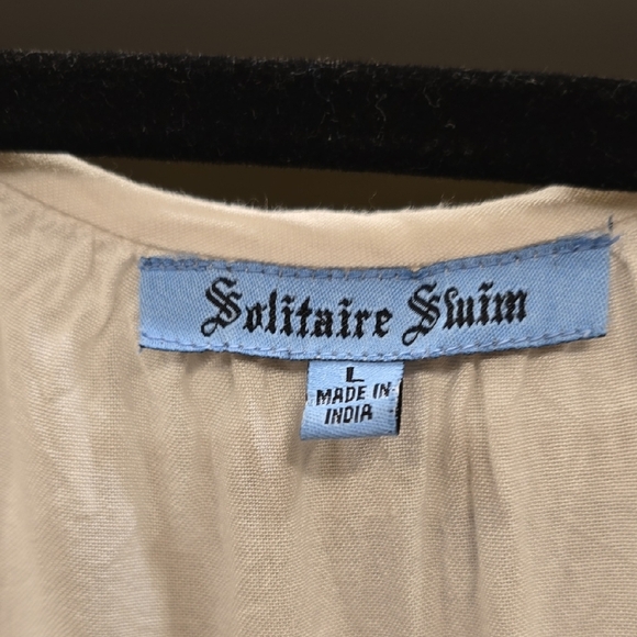 Solitaire Elegant White Tunic with Silver Embroidery - Picture 2 of 13